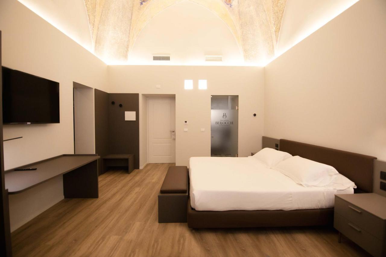 Palazzo Bellocchi - Suites & Apartments Bríndisi Exterior foto